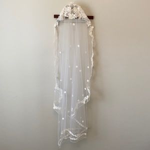 1970s Vintage Juliet Cap Veil White Floral Lace